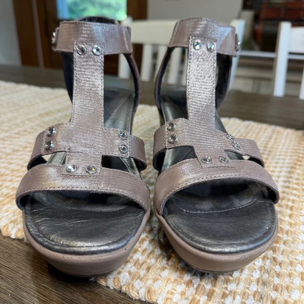 Naot Israel Flirt Wedge Metallic Taupe Leather T-Strap Sandals Women 40 US 9